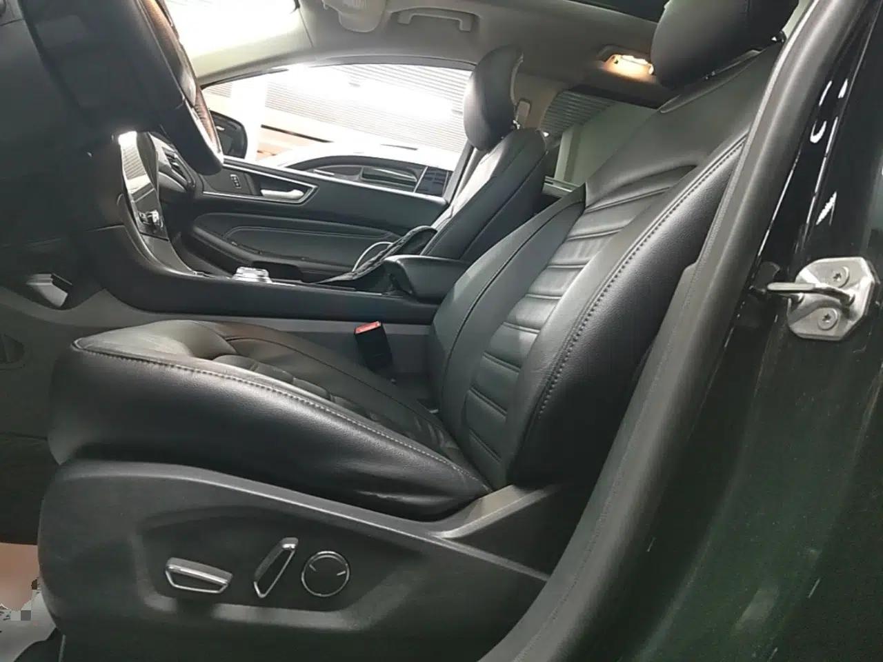 Ford Edge 2020 EcoBoost 245 Two-Wheel Drive Titanium 7-Seater — миниатюра 17