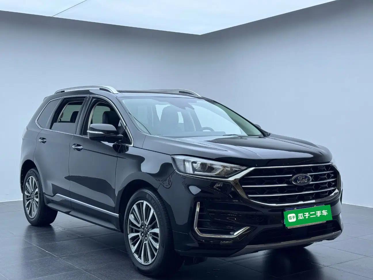 Ford Edge 2020 EcoBoost 245 Two-Wheel Drive Titanium 7-Seater — миниатюра 3