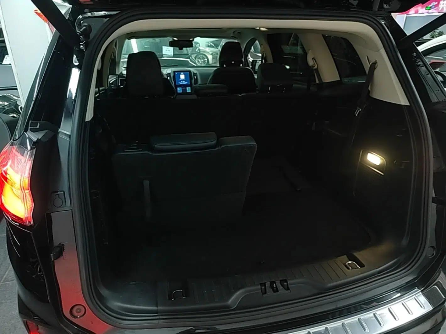 Ford Edge 2020 EcoBoost 245 Two-Wheel Drive Titanium 7-Seater — миниатюра 22
