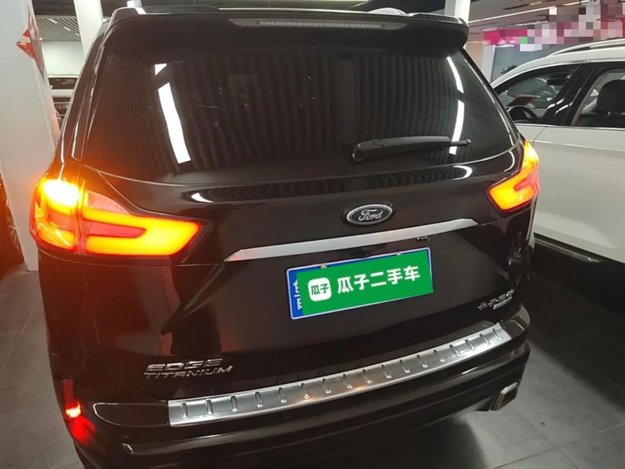 Ford Edge 2020 EcoBoost 245 Two-Wheel Drive Titanium 7-Seater — миниатюра 5