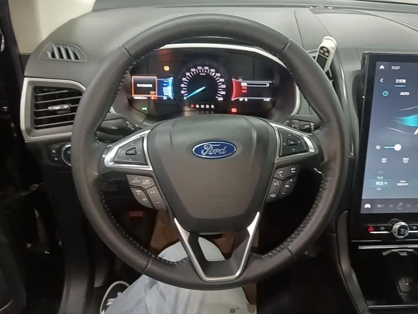 Ford Edge 2020 EcoBoost 245 Two-Wheel-Drive Platinum Edition 5 Seats — миниатюра 18