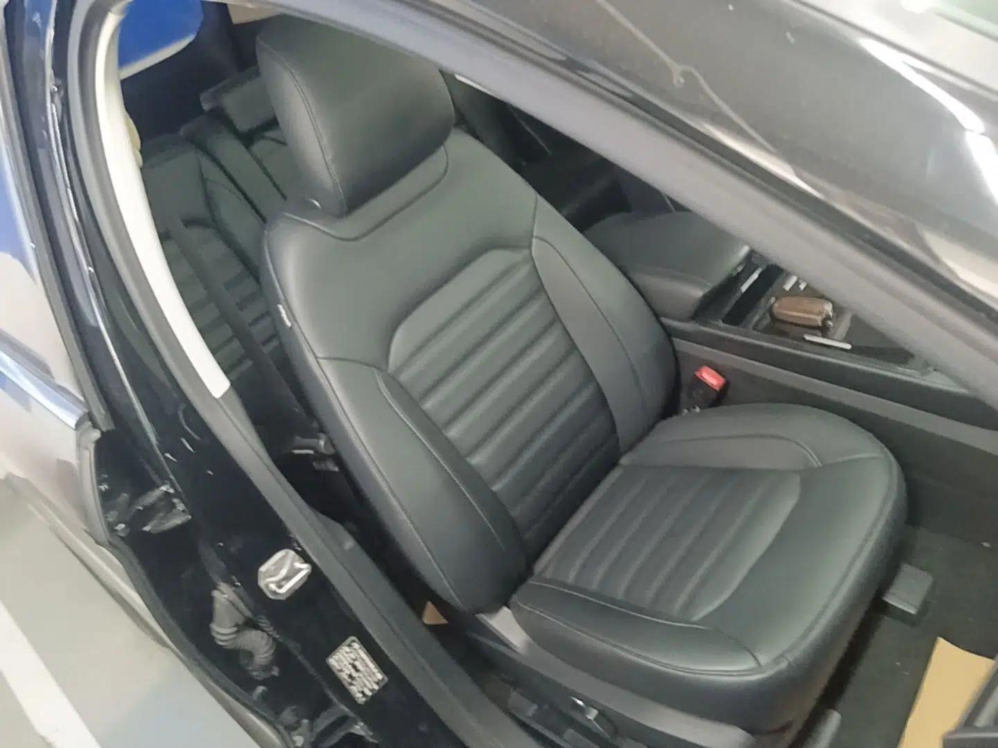 Ford Edge 2020 EcoBoost 245 Two-Wheel-Drive Platinum Edition 5 Seats — миниатюра 24
