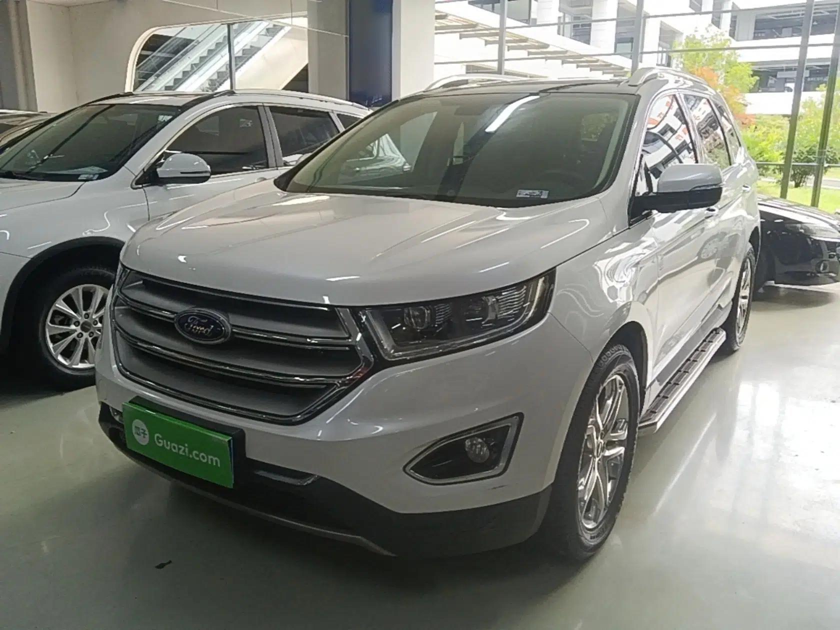 Ford Edge 2016 EcoBoost 245 Two-Wheel-Drive Titanium 7-Seater — миниатюра 1