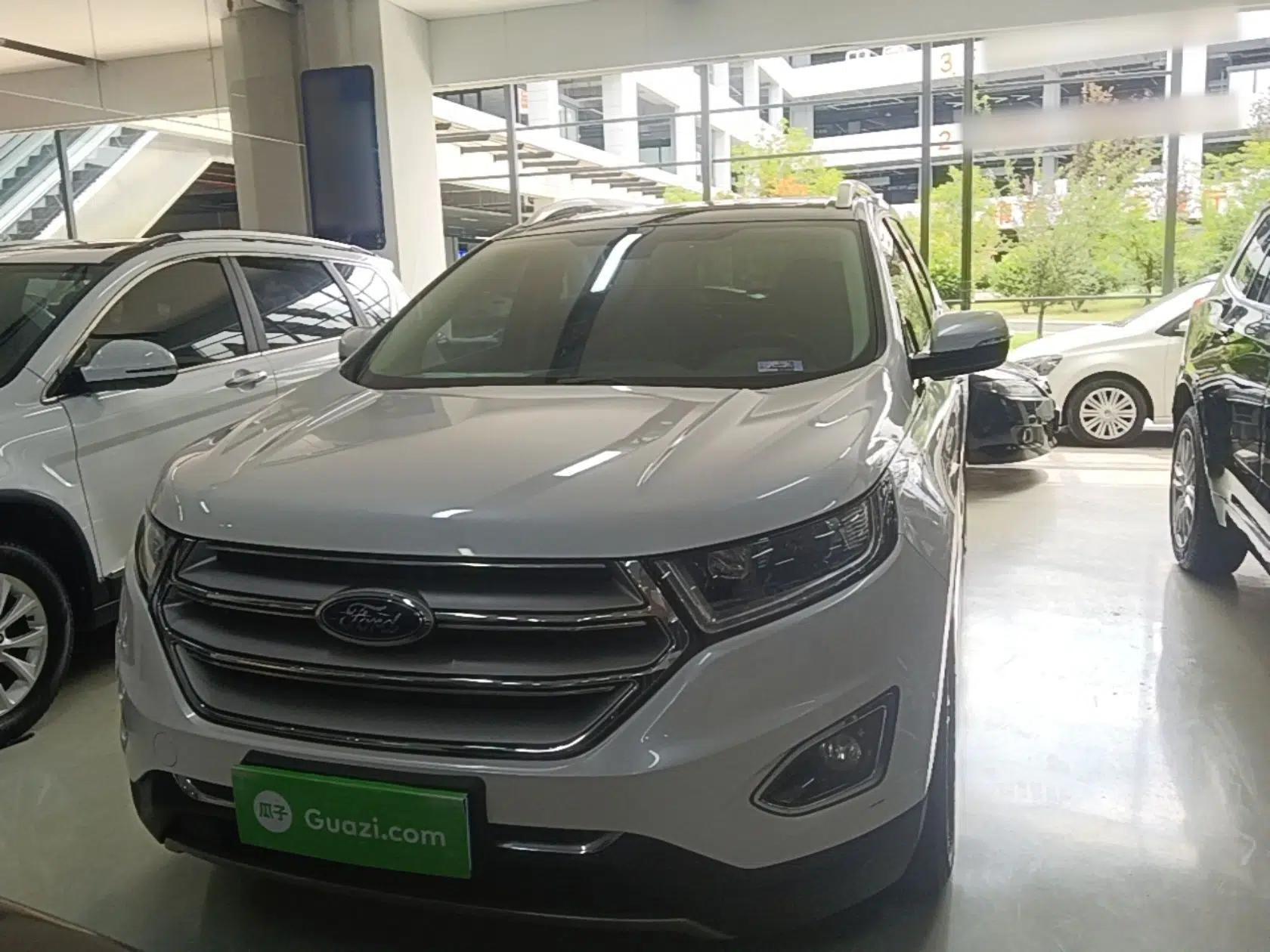 Ford Edge 2016 EcoBoost 245 Two-Wheel-Drive Titanium 7-Seater — миниатюра 2