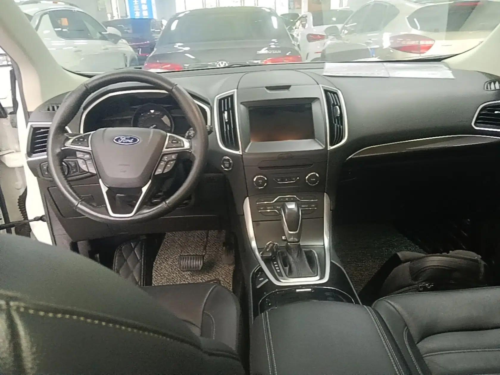 Ford Edge 2016 EcoBoost 245 Two-Wheel-Drive Titanium 7-Seater — миниатюра 12