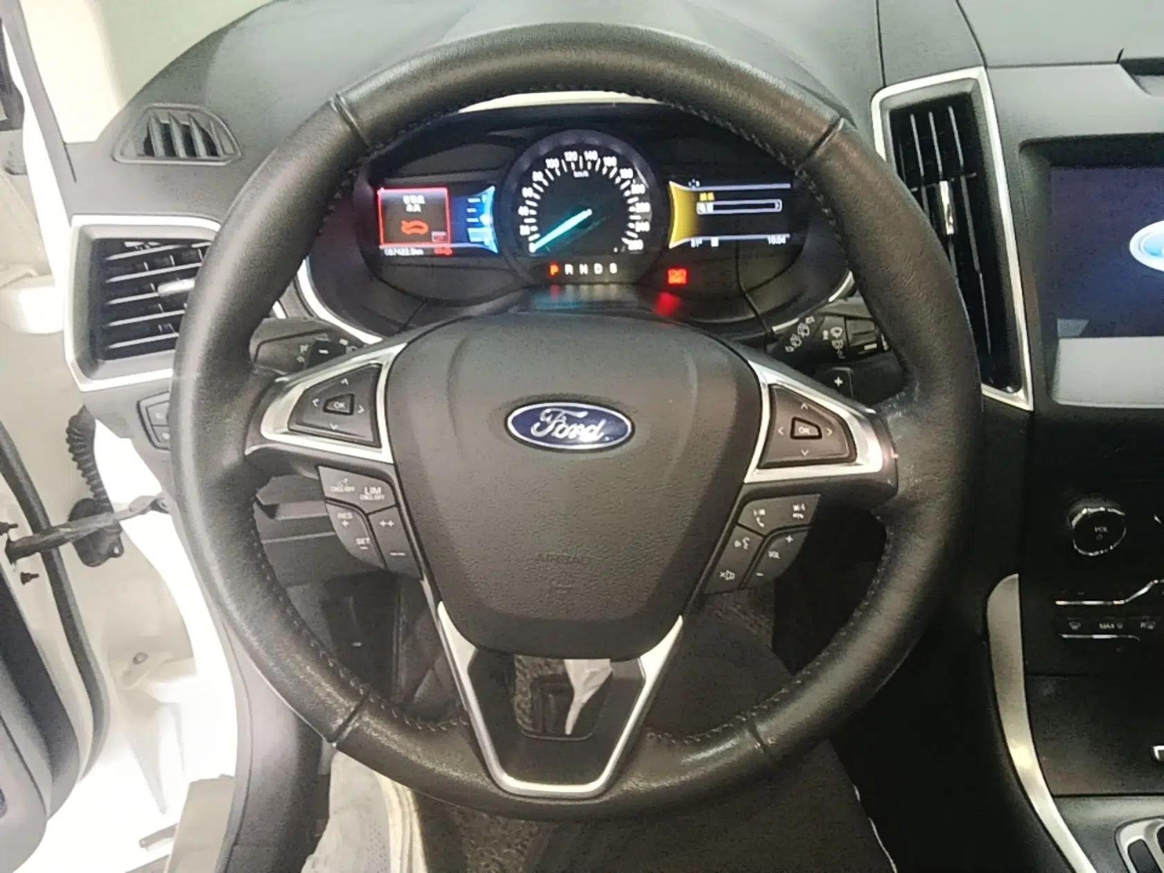 Ford Edge 2016 EcoBoost 245 Two-Wheel-Drive Titanium 7-Seater — миниатюра 13