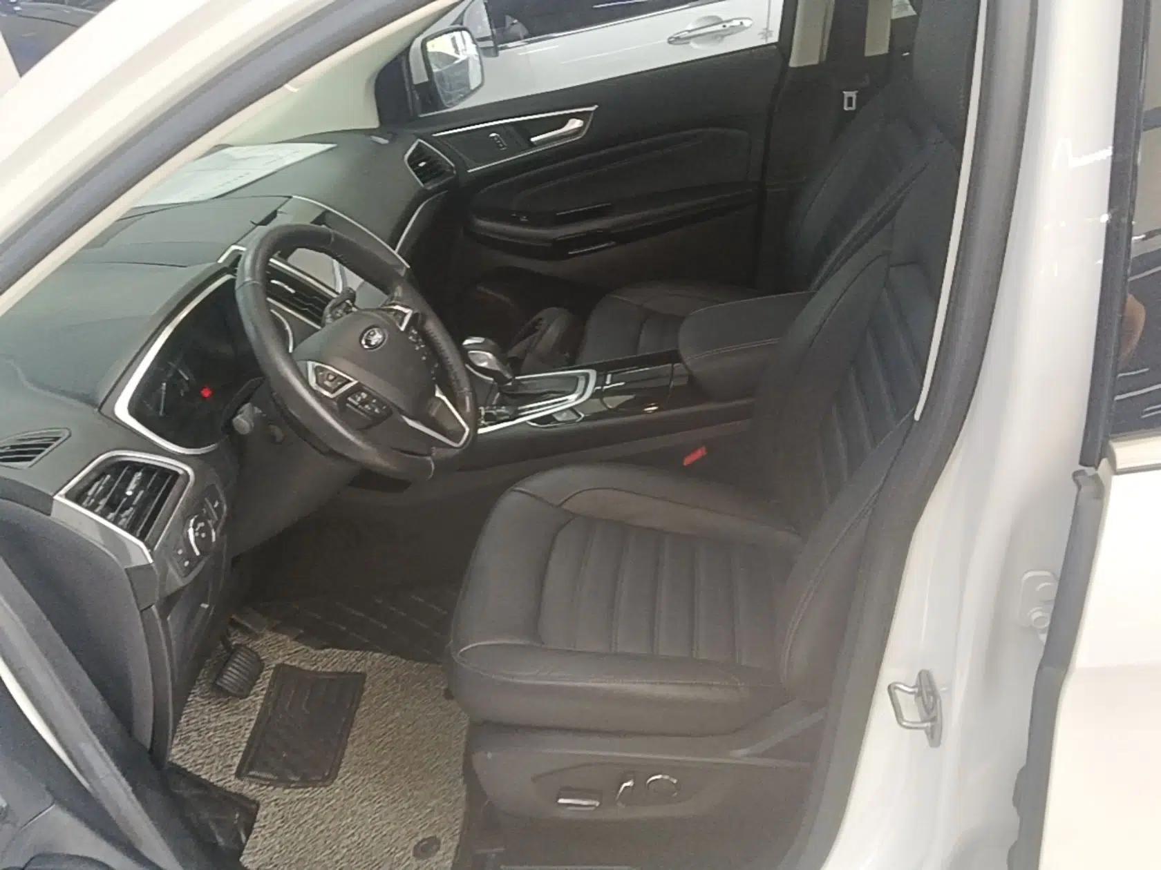 Ford Edge 2016 EcoBoost 245 Two-Wheel-Drive Titanium 7-Seater — миниатюра 17