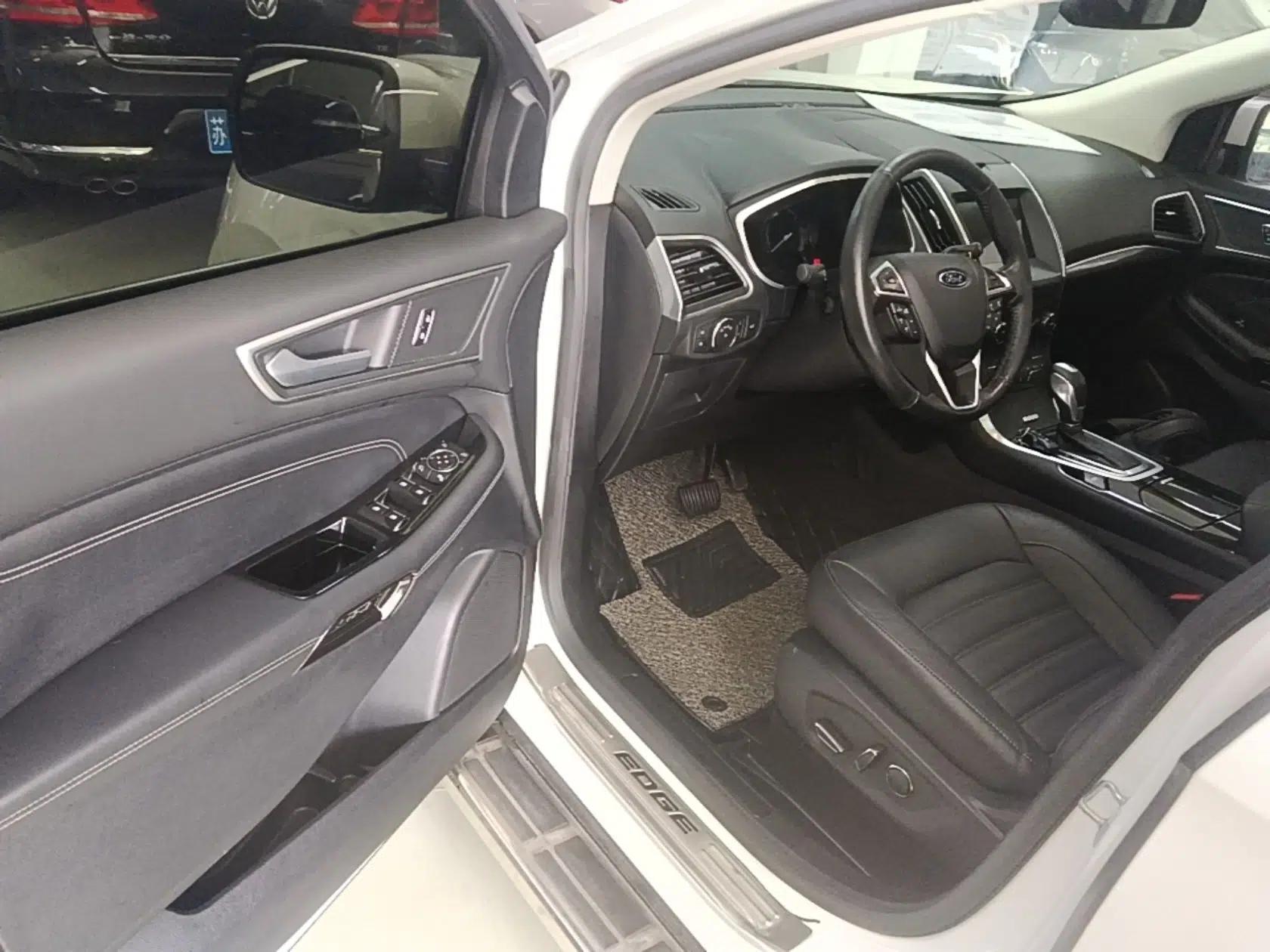 Ford Edge 2016 EcoBoost 245 Two-Wheel-Drive Titanium 7-Seater — миниатюра 18