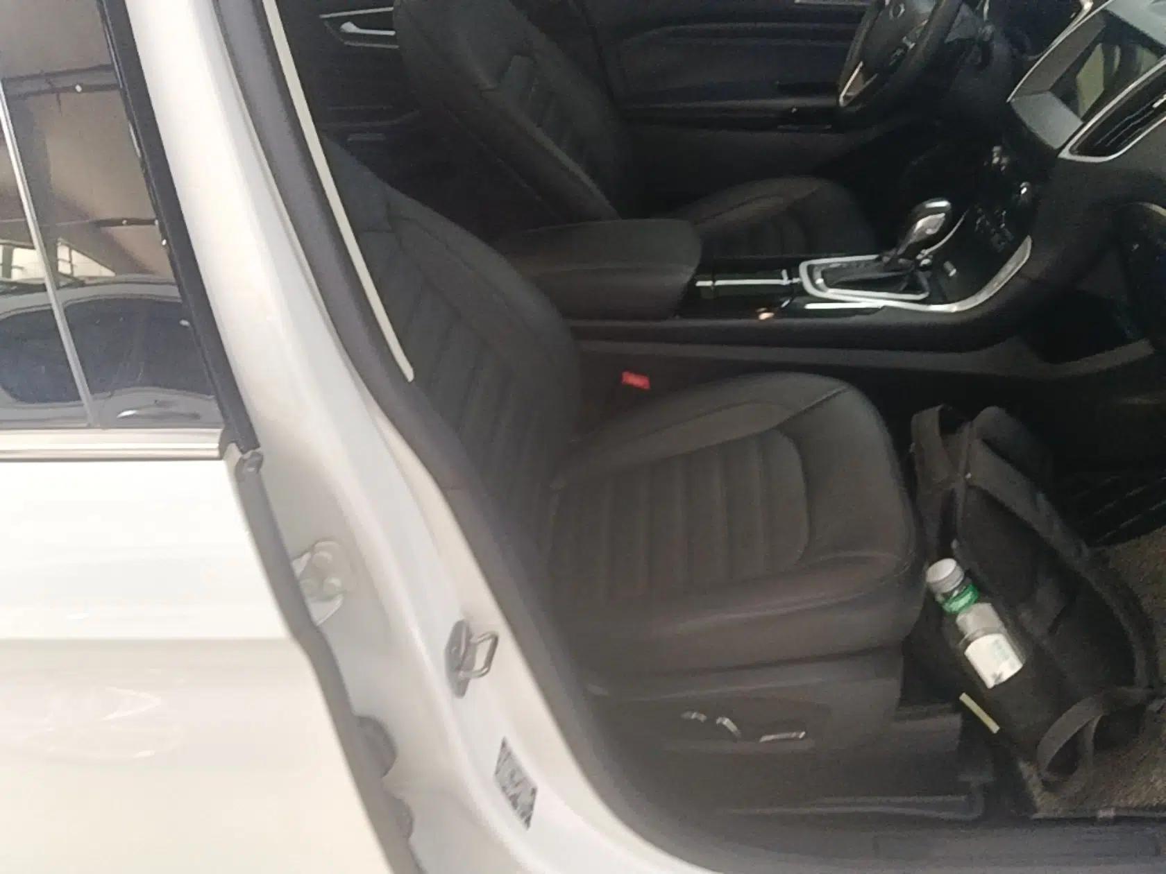 Ford Edge 2016 EcoBoost 245 Two-Wheel-Drive Titanium 7-Seater — миниатюра 19