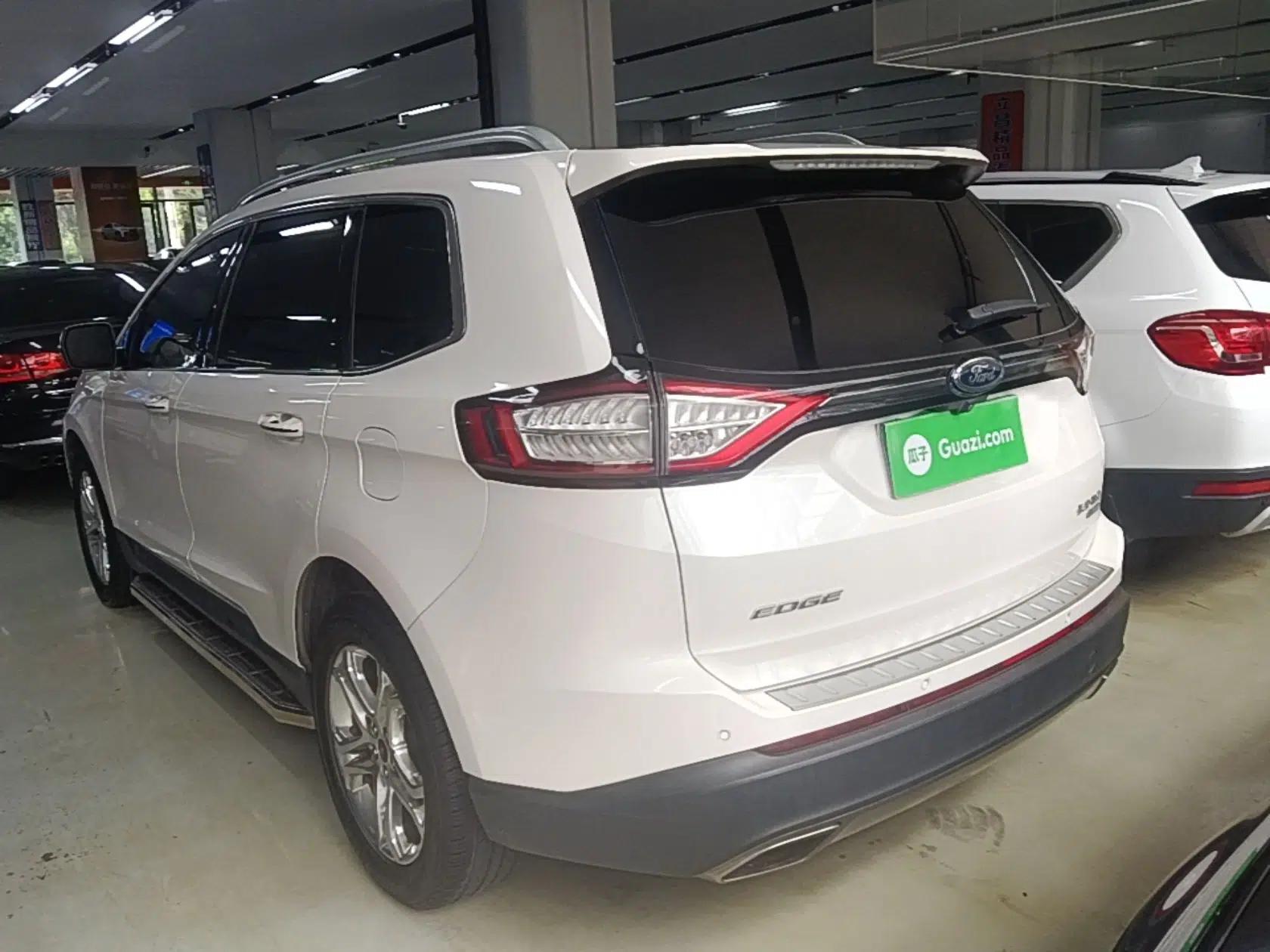 Ford Edge 2016 EcoBoost 245 Two-Wheel-Drive Titanium 7-Seater — миниатюра 4