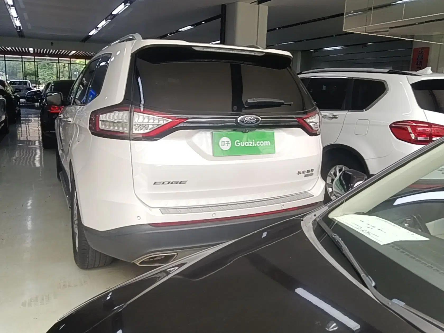 Ford Edge 2016 EcoBoost 245 Two-Wheel-Drive Titanium 7-Seater — миниатюра 5