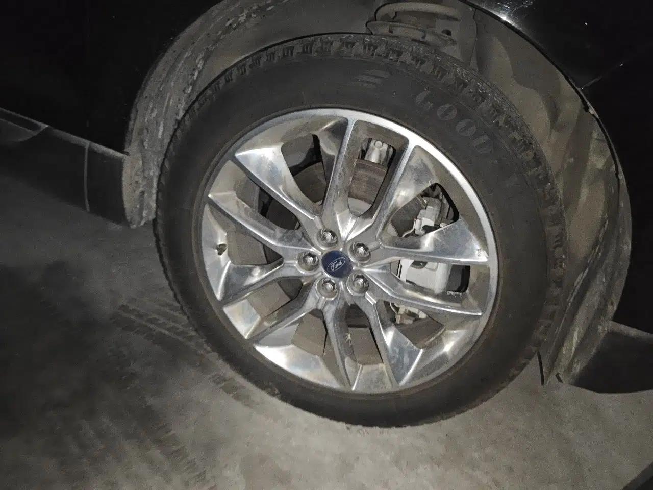 Ford Edge 2016 EcoBoost 245 Four-Wheel Drive Titanium 7-Seater — миниатюра 8