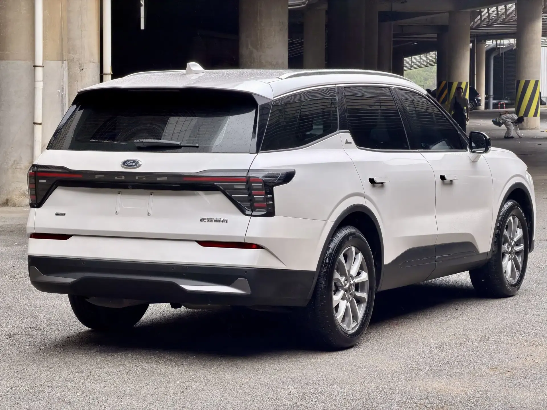 Ford Edge 2023 Ford Explorer L 2.0T EcoBoost E-Hybrid Two-Wheel Drive 7-Seater Luxury Model — миниатюра 4