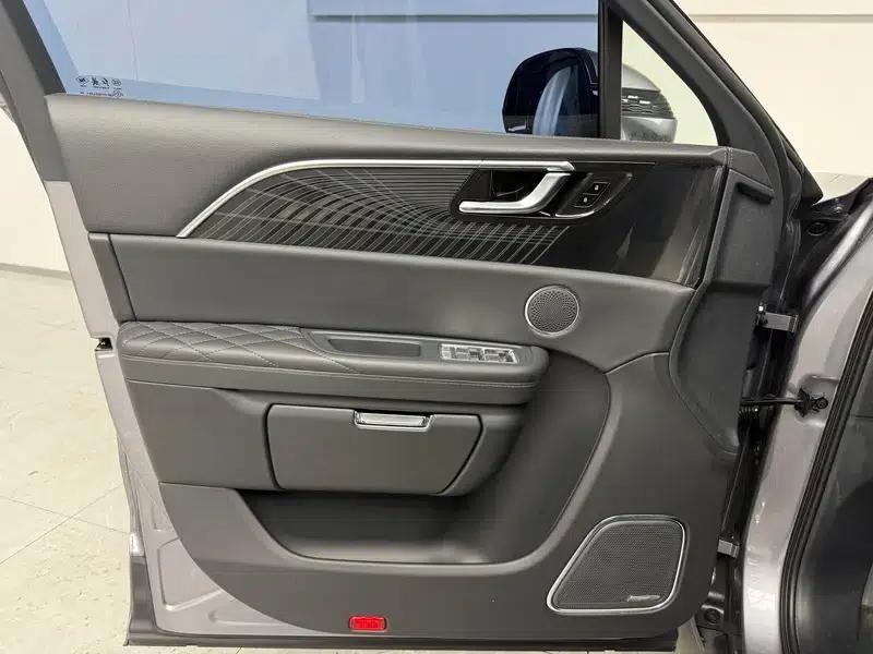 Hongqi E-HS9 2022 Model 690km Flagship Edition (Six Seats) — миниатюра 8