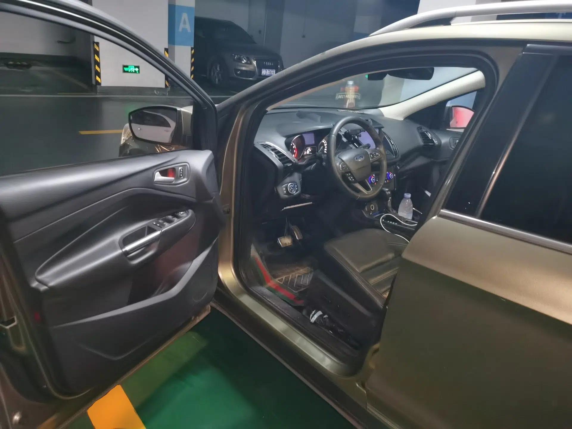Ford Kuga 2017 EcoBoost 180 Two-Wheel-Drive Luxury Wing Edition — миниатюра 16