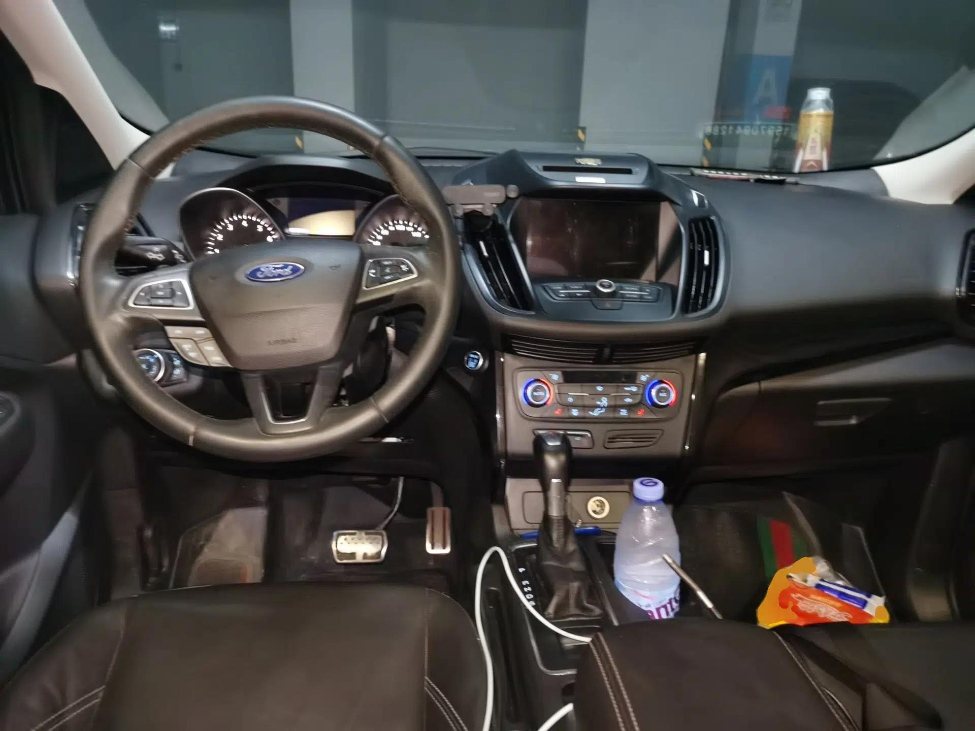 Ford Kuga 2017 EcoBoost 180 Two-Wheel-Drive Luxury Wing Edition — миниатюра 9