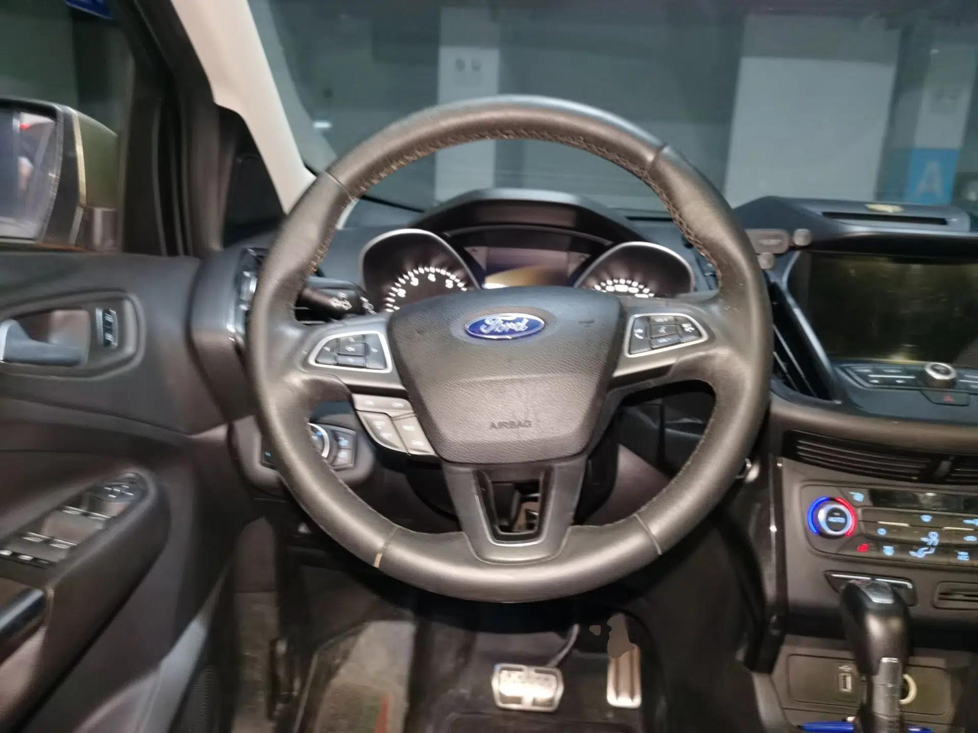 Ford Kuga 2017 EcoBoost 180 Two-Wheel-Drive Luxury Wing Edition — миниатюра 10