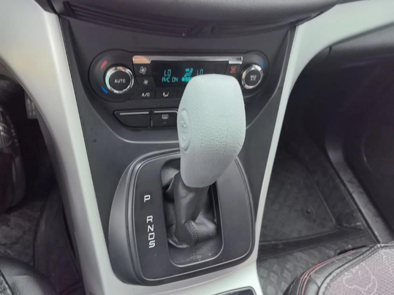 Ford Kuga 2015 1.5L GTDi Two-Wheel-Drive Comfort Model — миниатюра 16