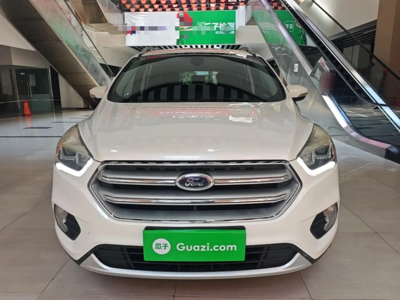Ford Kuga 2017 EcoBoost 180 Two-Wheel-Drive Luxury Wing Edition — миниатюра 2