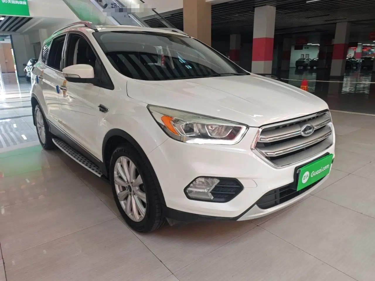 Ford Kuga 2017 EcoBoost 180 Two-Wheel-Drive Luxury Wing Edition — миниатюра 3