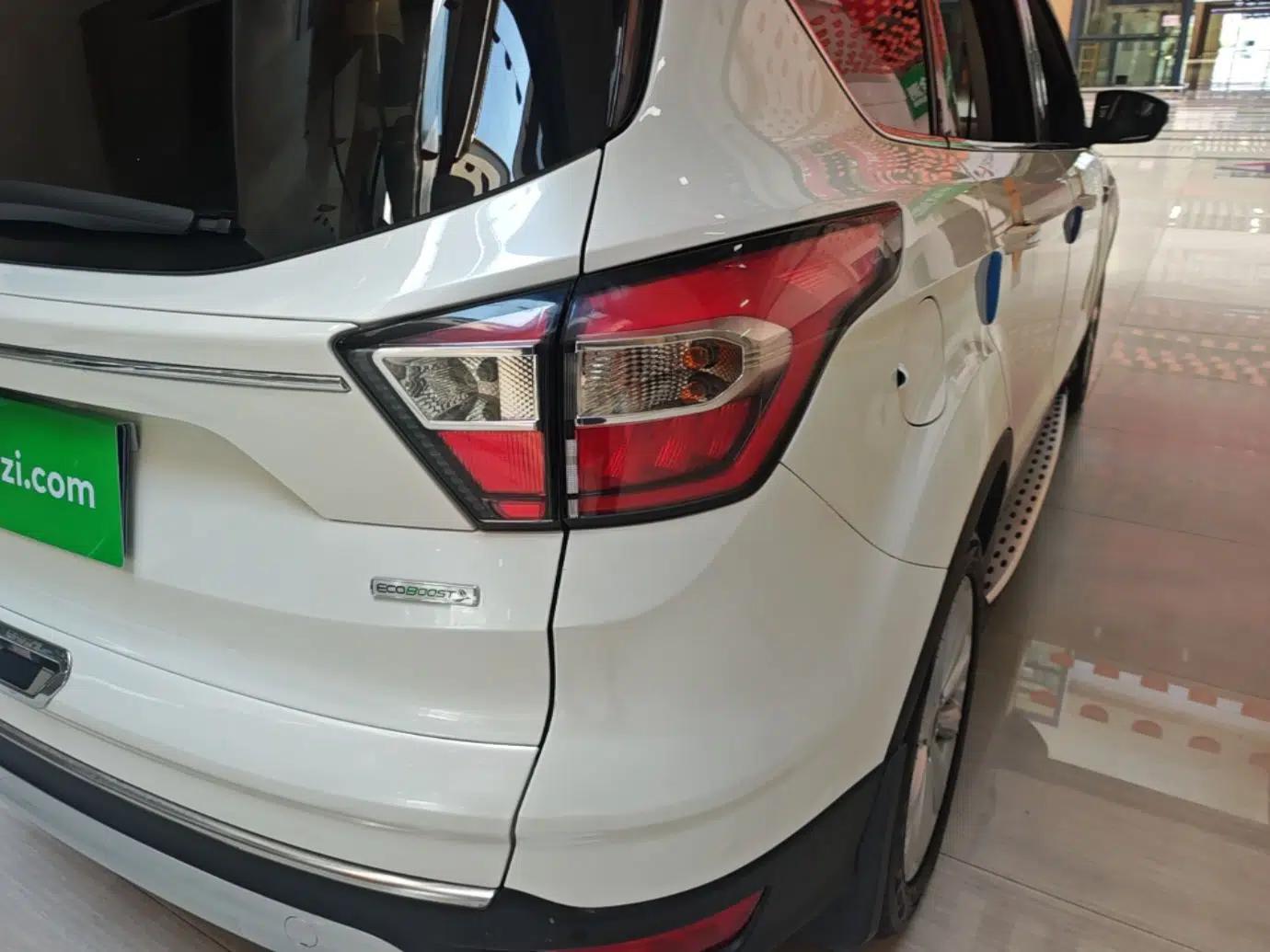 Ford Kuga 2017 EcoBoost 180 Two-Wheel-Drive Luxury Wing Edition — миниатюра 9