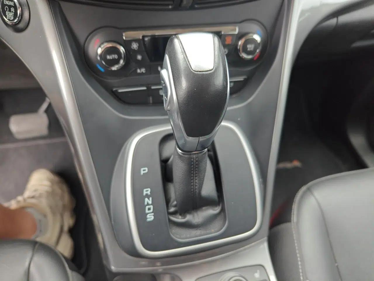 Ford Kuga 2015 2.0L GTDi Four-Wheel Drive Elite Model — миниатюра 14