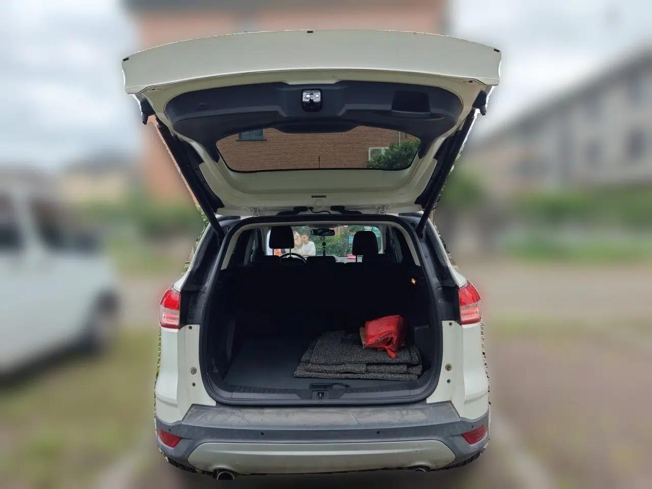 Ford Kuga 2015 2.0L GTDi Four-Wheel Drive Elite Model — миниатюра 19