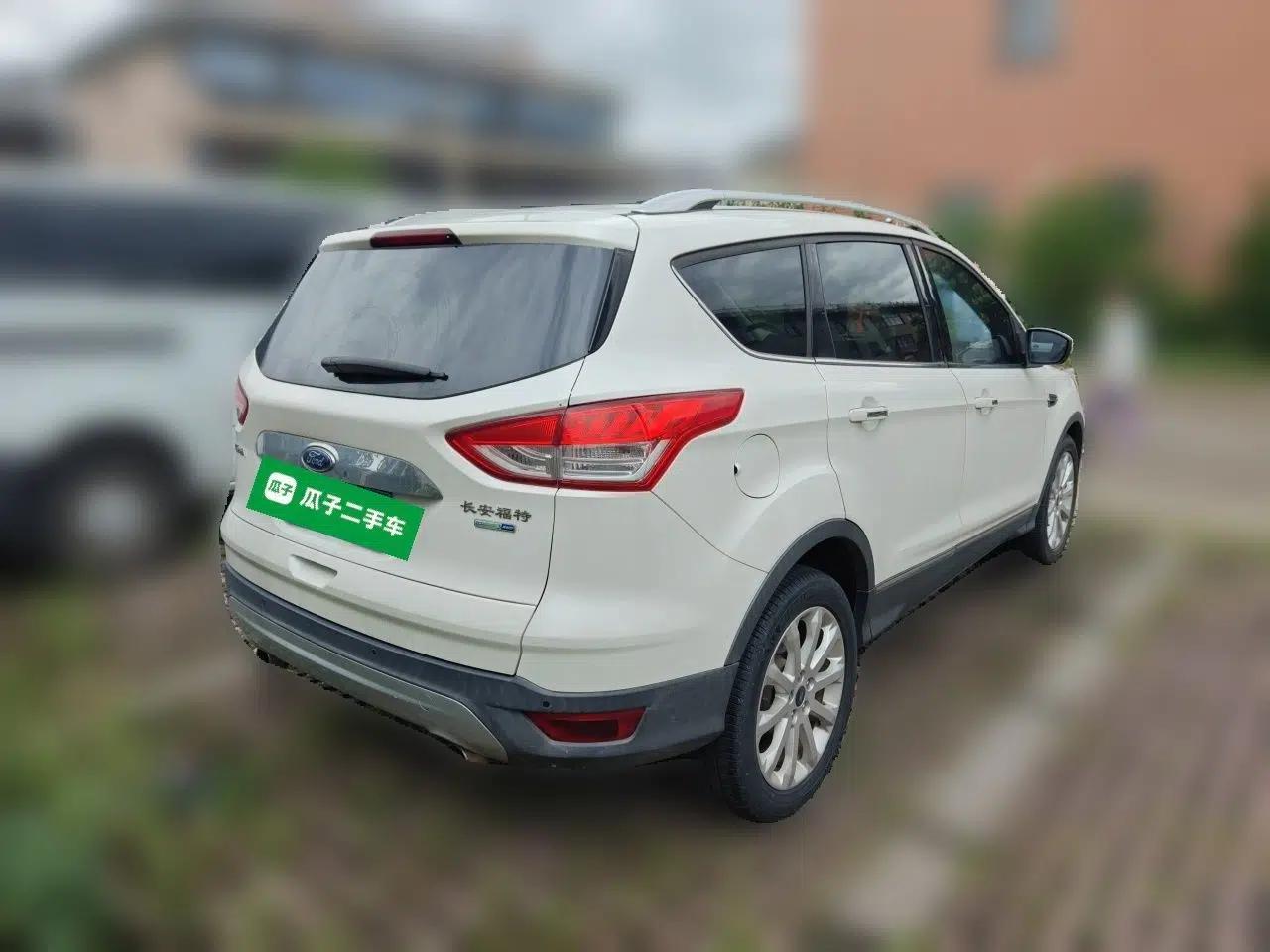 Ford Kuga 2015 2.0L GTDi Four-Wheel Drive Elite Model — миниатюра 6