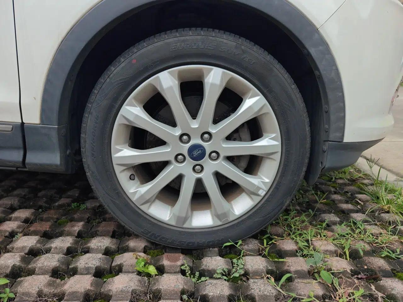 Ford Kuga 2015 2.0L GTDi Four-Wheel Drive Elite Model — миниатюра 8