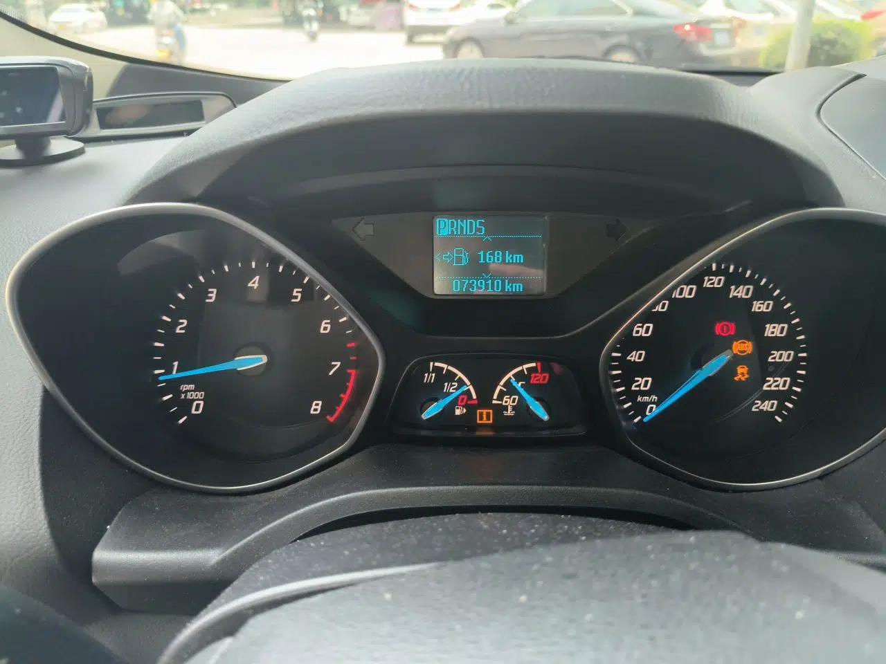 Ford Kuga 2015 1.5L GTDi Two-Wheel-Drive Comfort Model — миниатюра 11