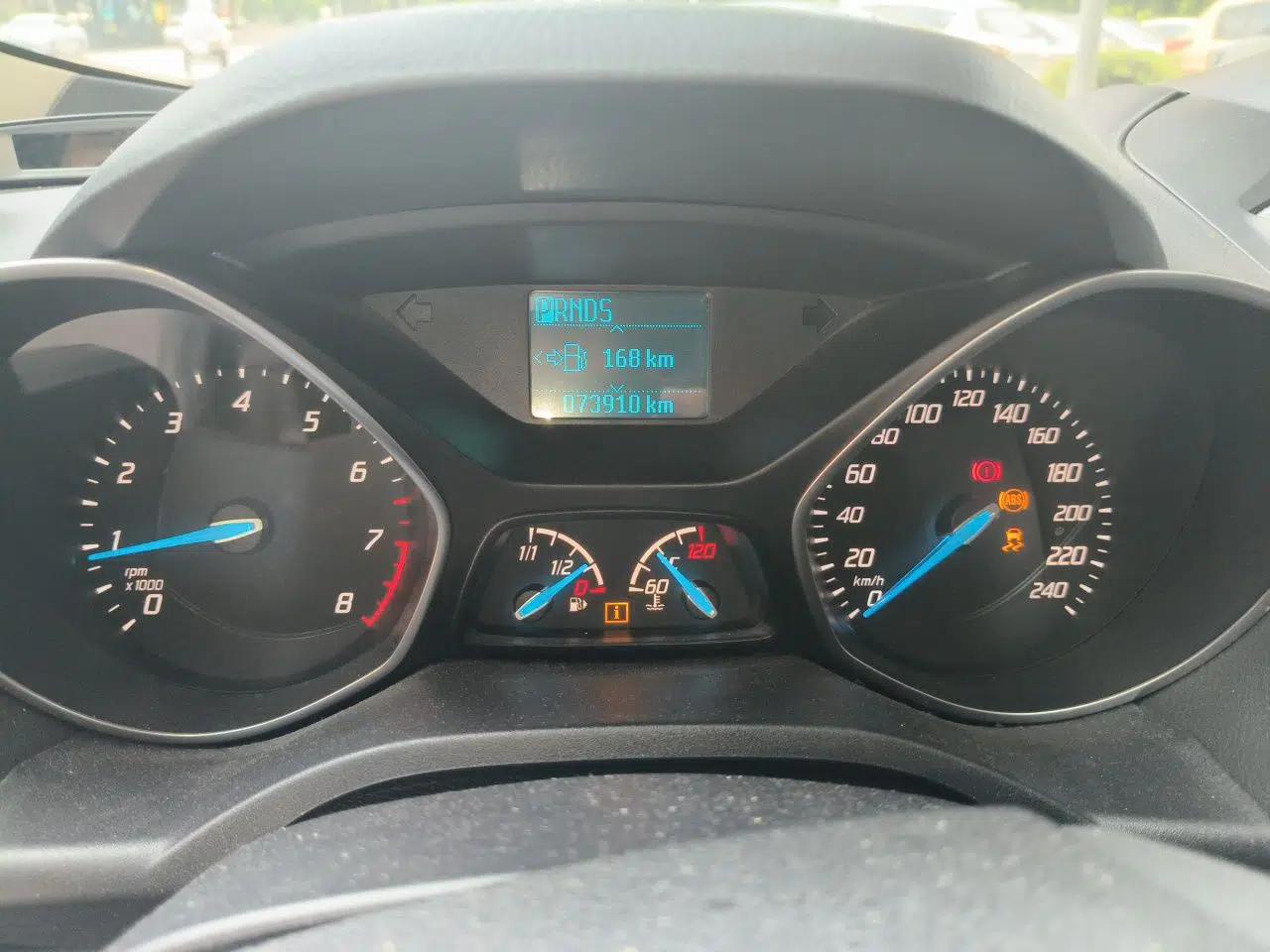 Ford Kuga 2015 1.5L GTDi Two-Wheel-Drive Comfort Model — миниатюра 12