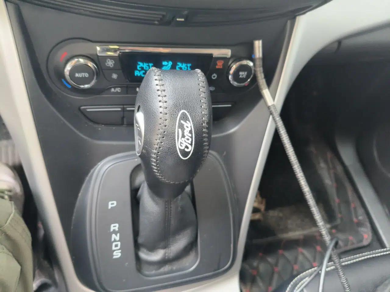Ford Kuga 2015 1.5L GTDi Two-Wheel-Drive Comfort Model — миниатюра 14
