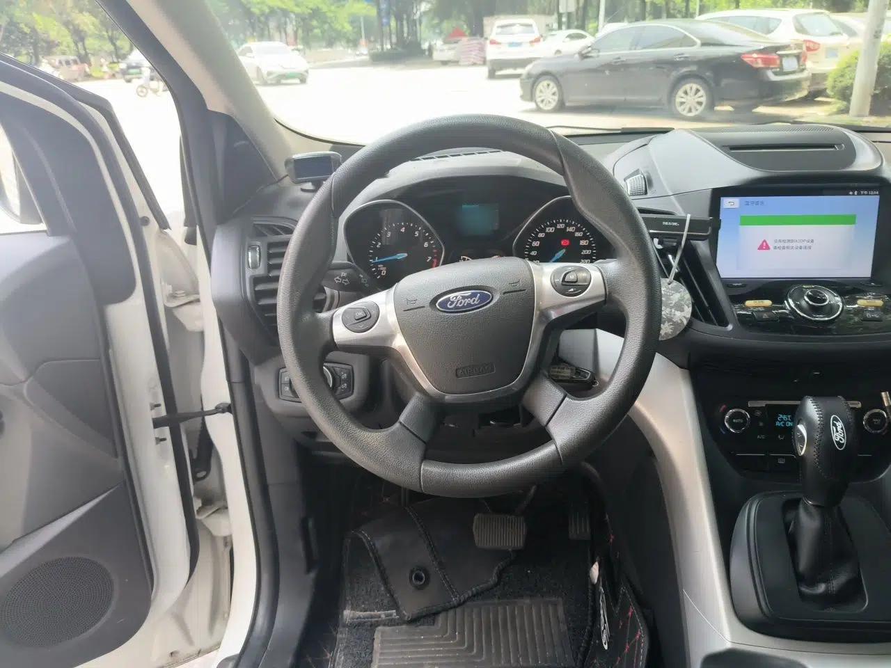 Ford Kuga 2015 1.5L GTDi Two-Wheel-Drive Comfort Model — миниатюра 10