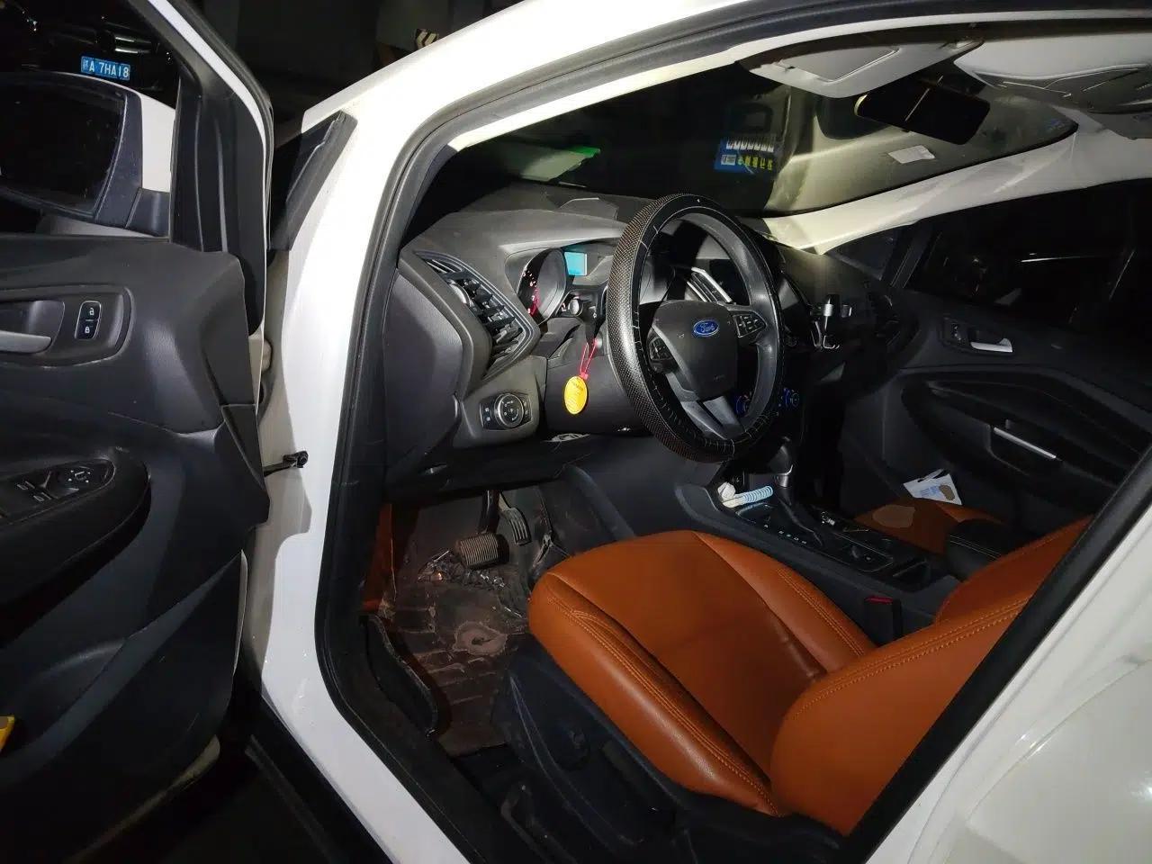 Ford Kuga 2017 EcoBoost 180 Two-Wheel-Drive Elite Trim — миниатюра 13
