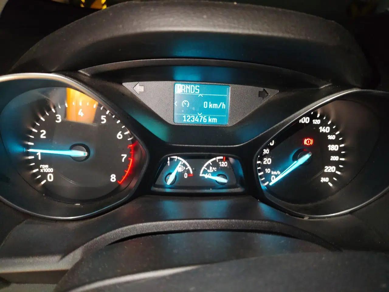 Ford Kuga 2017 EcoBoost 180 Two-Wheel-Drive Elite Trim — миниатюра 8