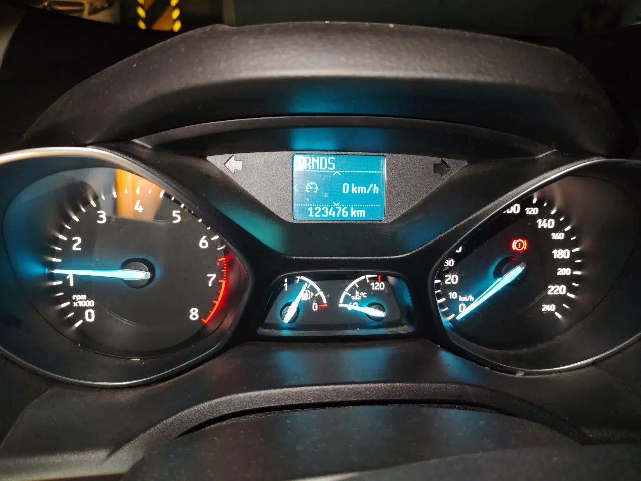 Ford Kuga 2017 EcoBoost 180 Two-Wheel-Drive Elite Trim — миниатюра 9