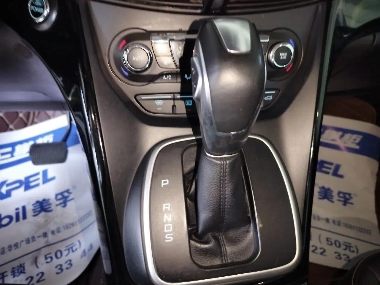 Ford Kuga 2013 2.0L GTDi Four-Wheel Drive Premium Model — миниатюра 14