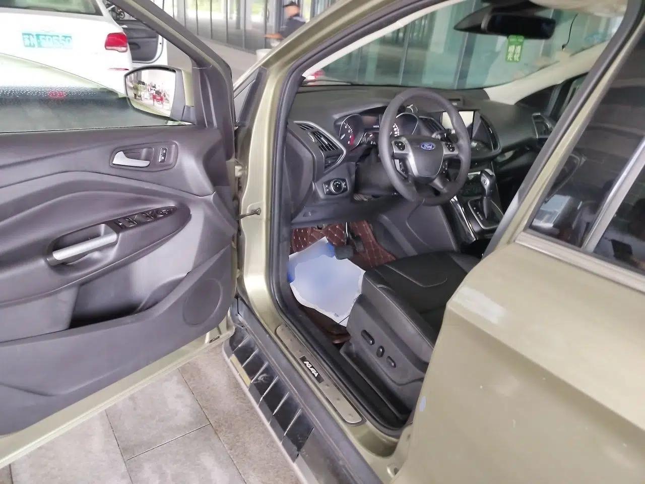 Ford Kuga 2013 2.0L GTDi Four-Wheel Drive Premium Model — миниатюра 16