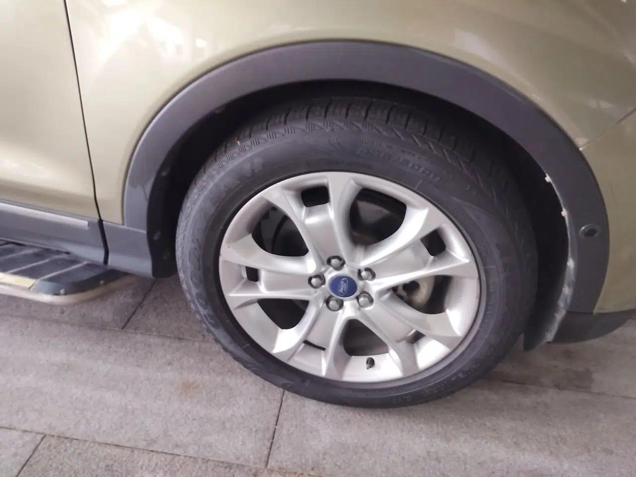 Ford Kuga 2013 2.0L GTDi Four-Wheel Drive Premium Model — миниатюра 8