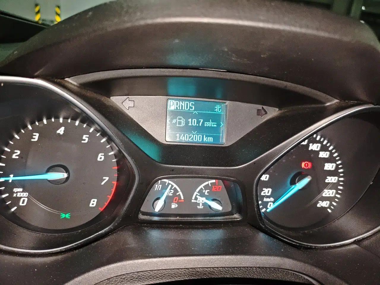 Ford Kuga 2013 1.6L GTDi Two-Wheel-Drive Trend Model — миниатюра 12