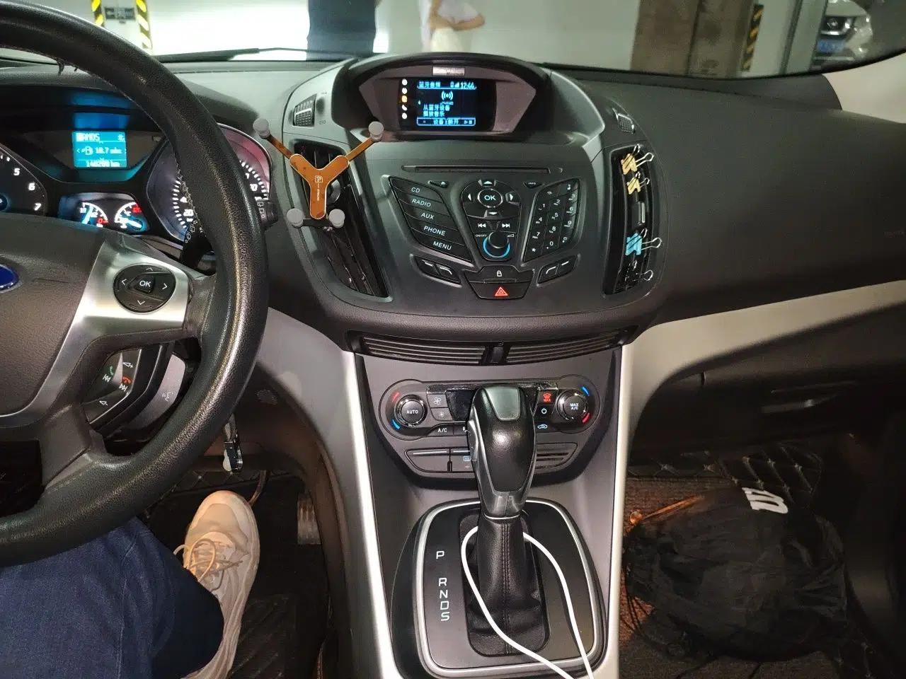 Ford Kuga 2013 1.6L GTDi Two-Wheel-Drive Trend Model — миниатюра 13
