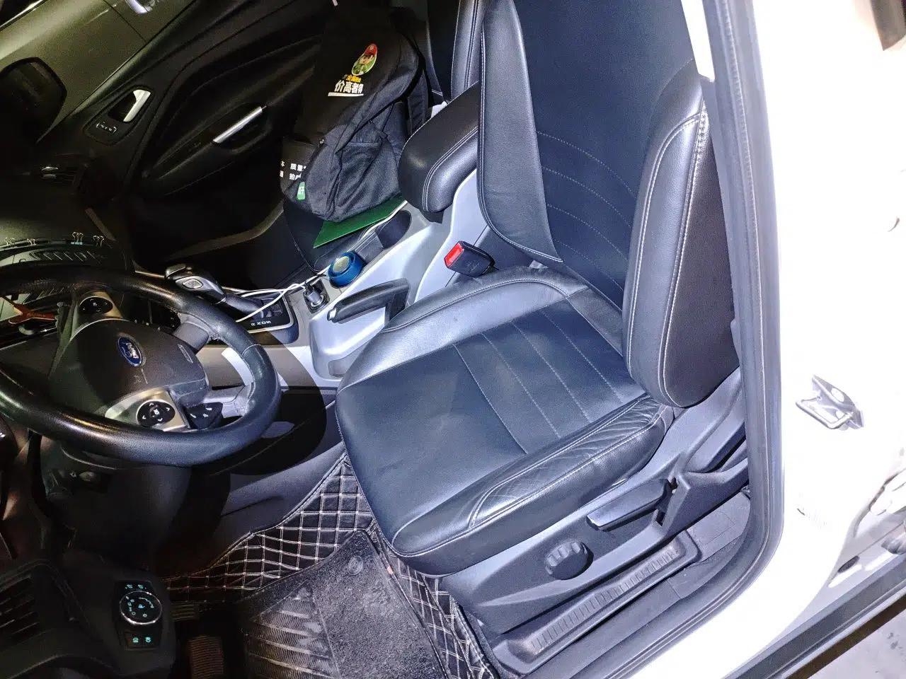 Ford Kuga 2013 1.6L GTDi Two-Wheel-Drive Trend Model — миниатюра 15