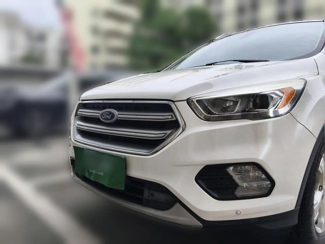 Ford Kuga 2018 EcoBoost 180 Two-Wheel-Drive Platinum Edition — миниатюра 2