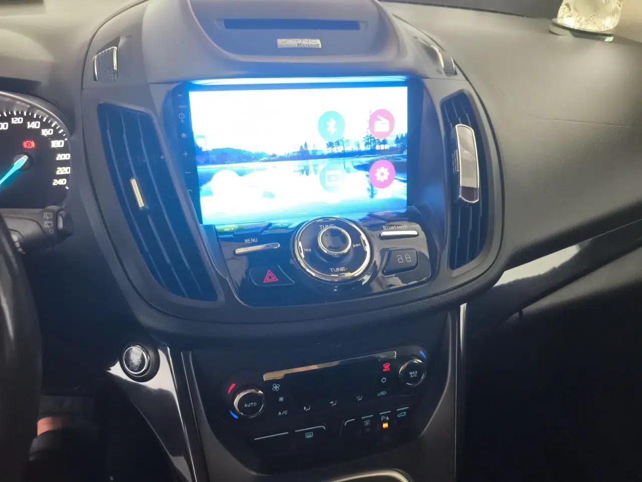 Ford Kuga 2013 2.0L GTDi Four-Wheel-Drive Sport Model — миниатюра 13