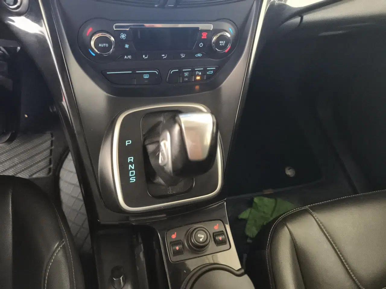 Ford Kuga 2013 2.0L GTDi Four-Wheel-Drive Sport Model — миниатюра 14