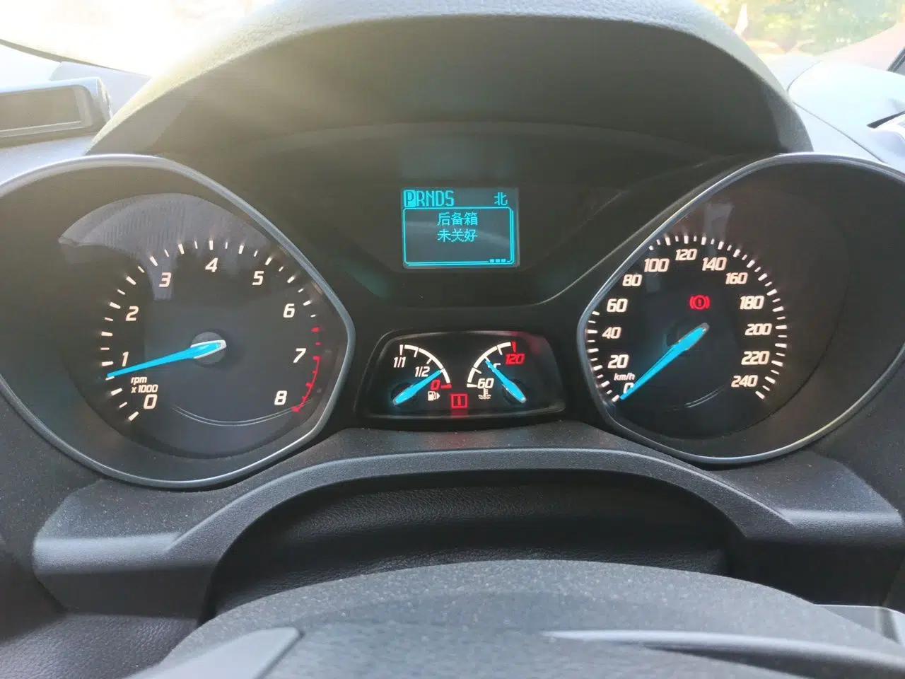 Ford Kuga 2013 1.6L GTDi Two-Wheel-Drive Trend Model — миниатюра 11