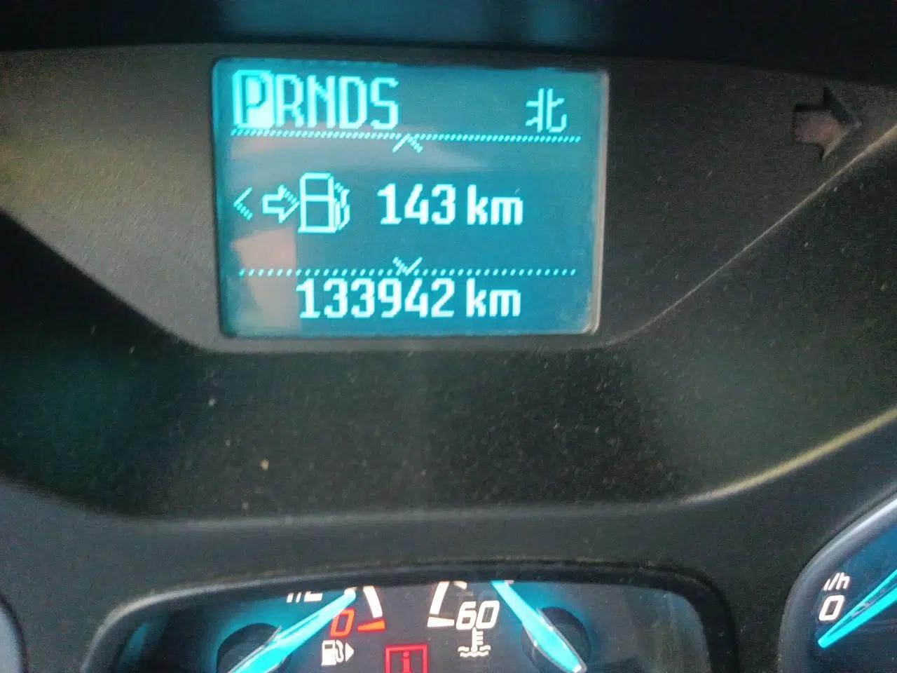 Ford Kuga 2013 1.6L GTDi Two-Wheel-Drive Trend Model — миниатюра 12
