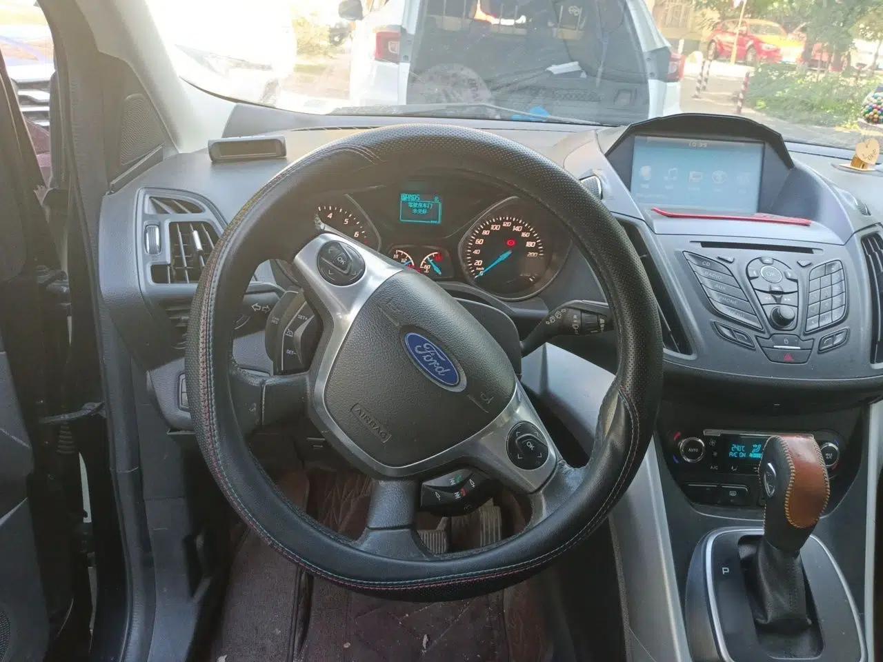 Ford Kuga 2013 1.6L GTDi Two-Wheel-Drive Trend Model — миниатюра 10