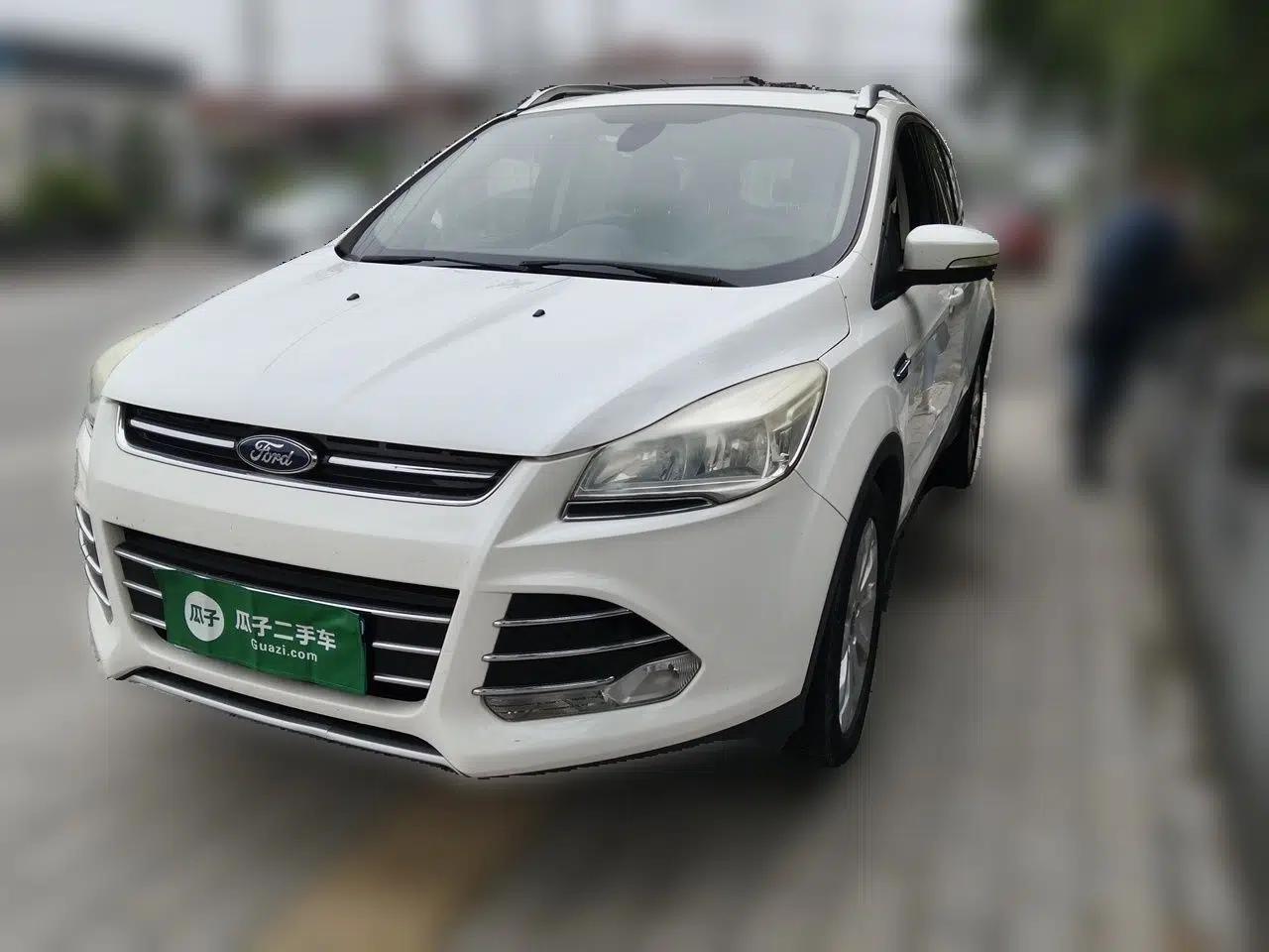 Ford Kuga 2015 1.5L GTDi Two-Wheel Drive Fashion Edition — миниатюра 1