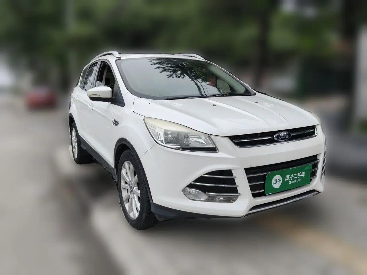 Ford Kuga 2015 1.5L GTDi Two-Wheel Drive Fashion Edition — миниатюра 3